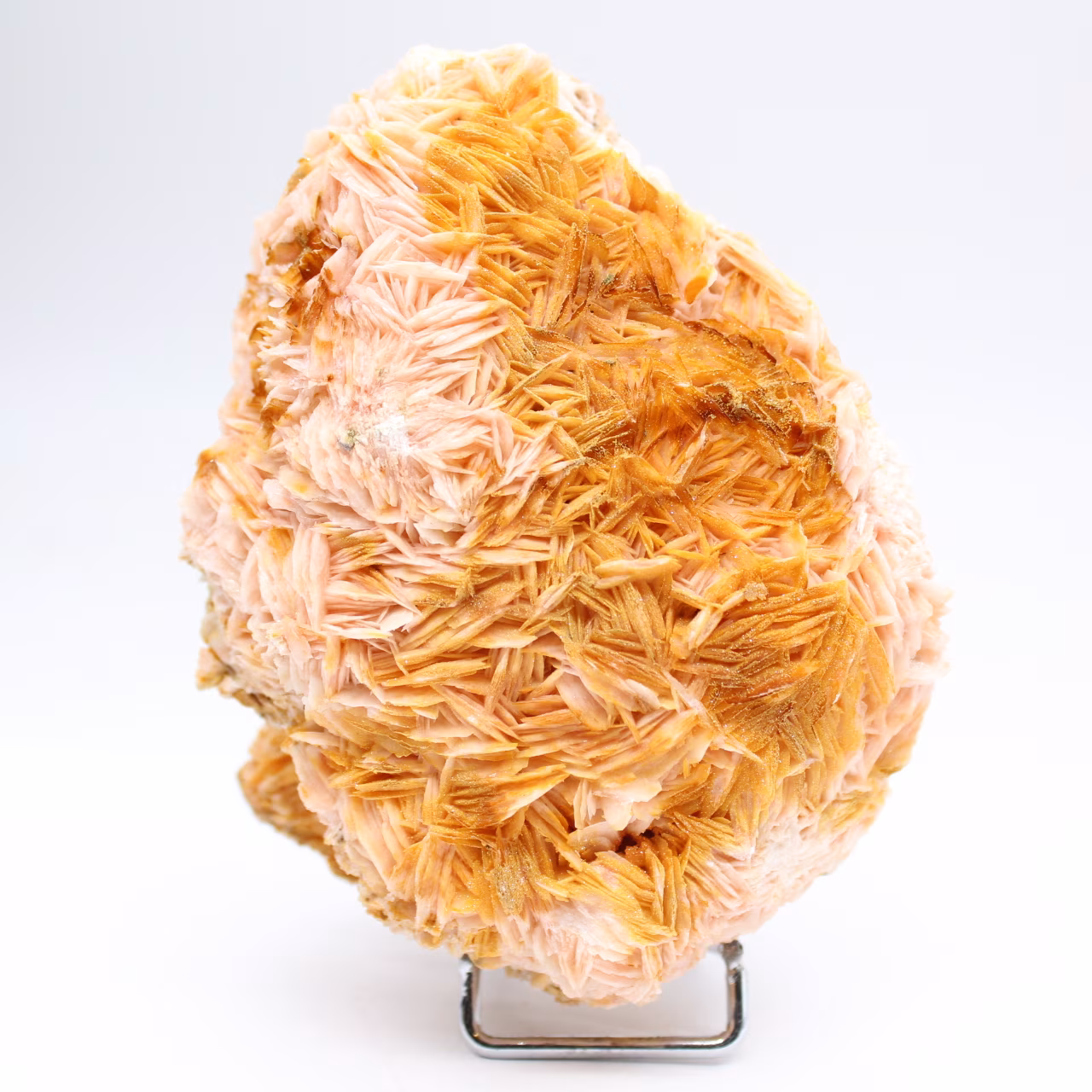 Barite arancione dal Marocco con cristallizzazione marcata