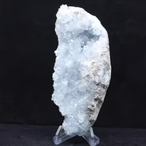 Celestina del Madagascar: Geode di cristallo blu