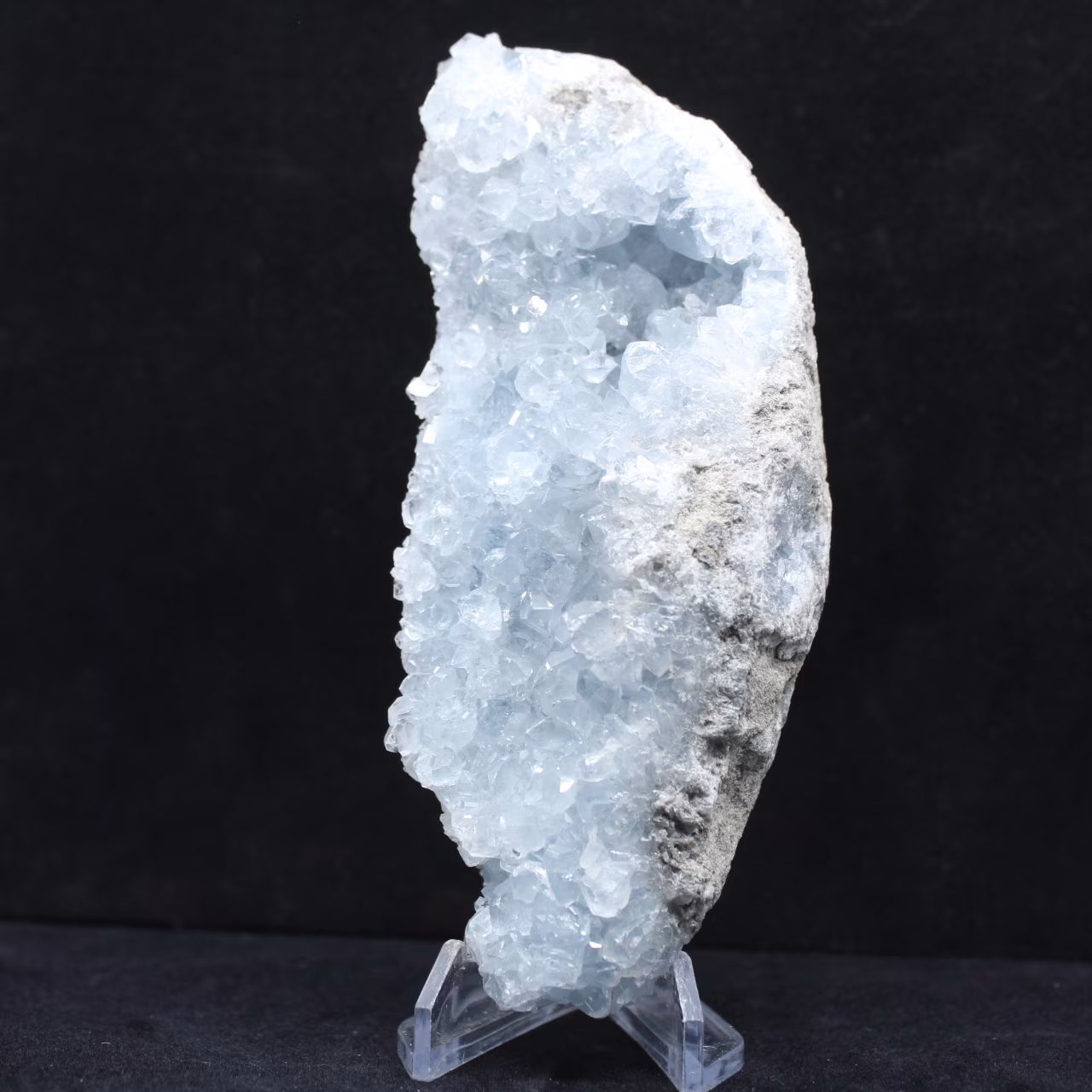Celestina del Madagascar: Geode di cristallo blu