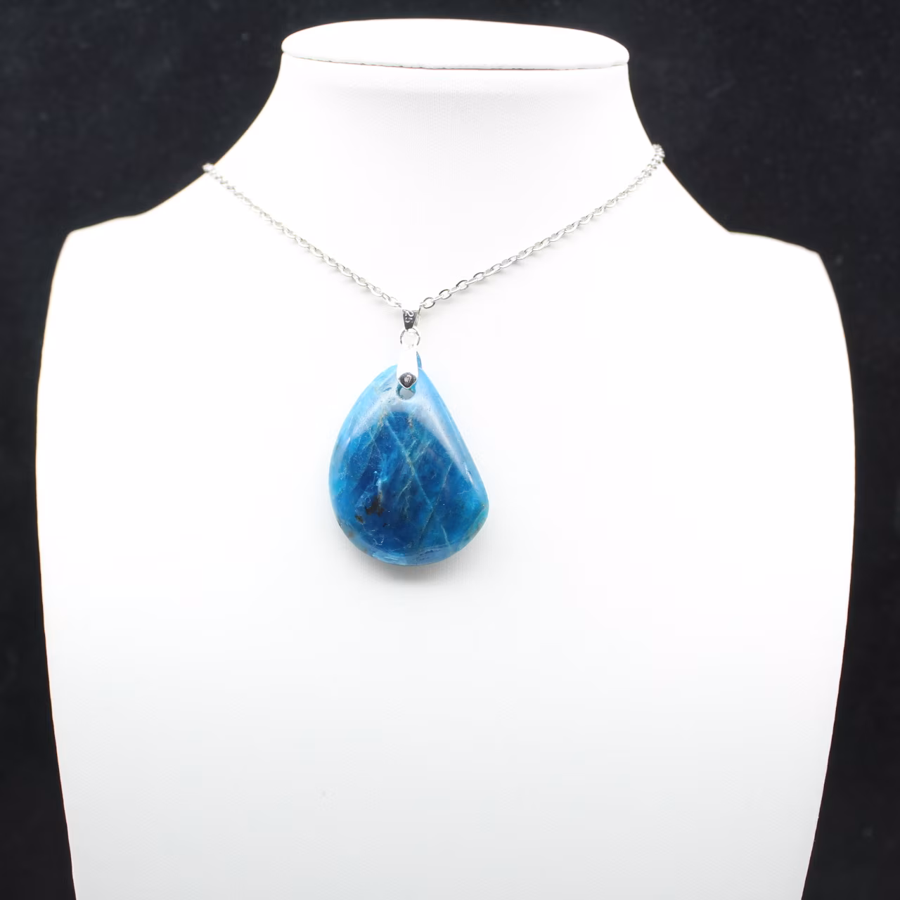 Grande pendente in apatite del Madagascar - Mineralogia da collezione