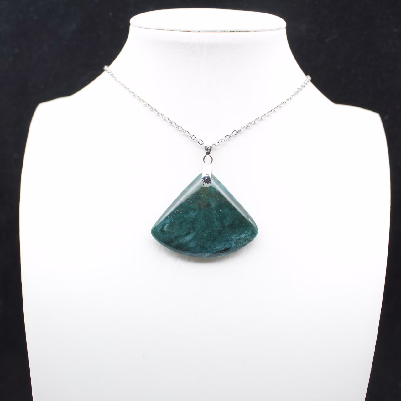 Ciondolo in apatite blu del Madagascar - Lustro vitreo