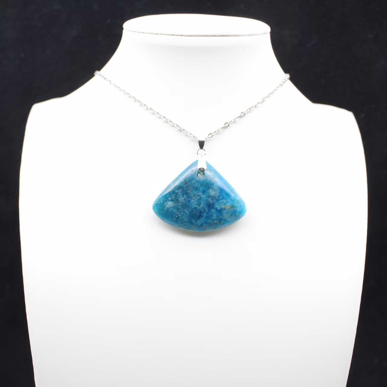 Ciondolo di apatite blu - Esemplare mineralogico del Madagascar