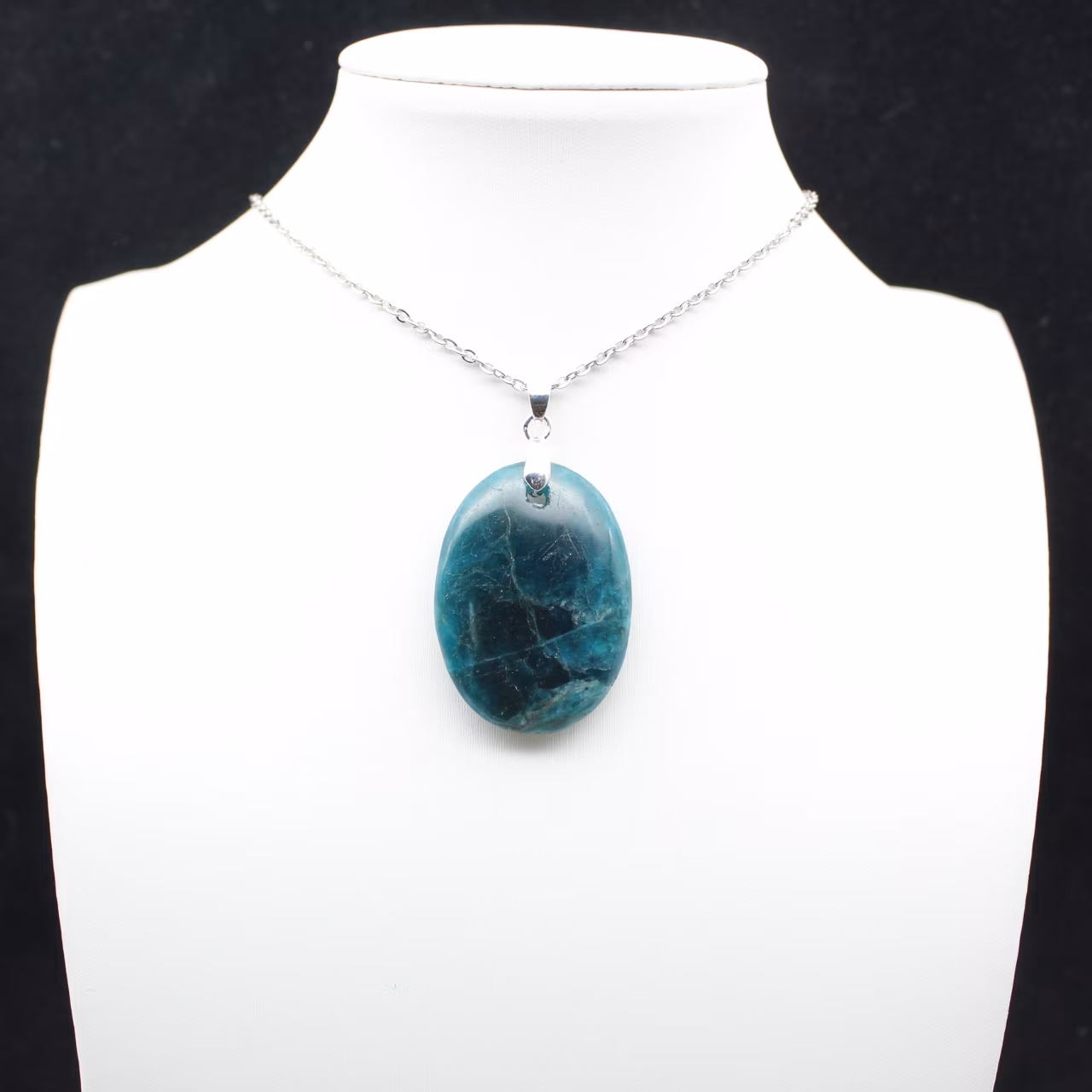 Ciondolo in apatite del Madagascar - Cristallo naturale denso