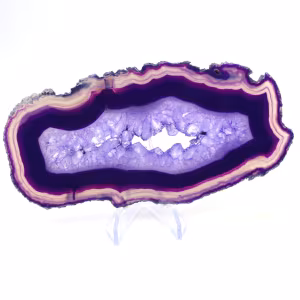 Agata a fette sottili, di colore viola, proveniente dal Brasile.
