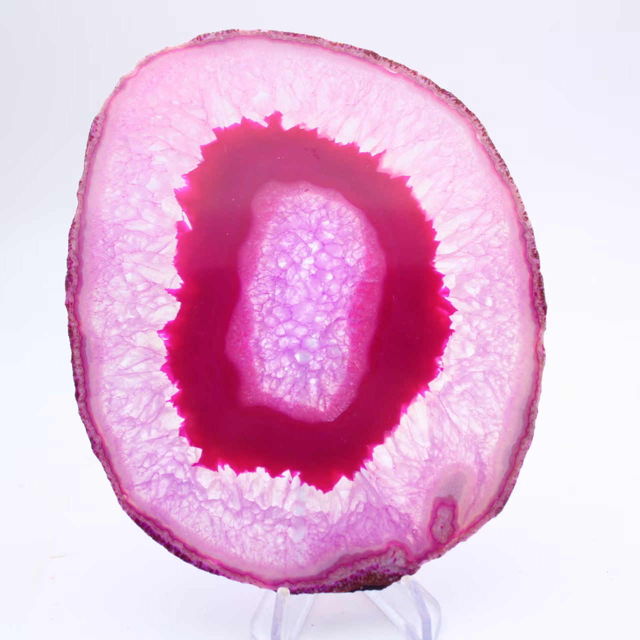 Sezione di agata rosa lucidata e tinta
