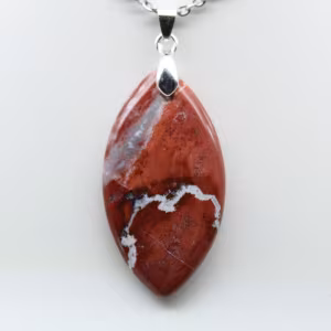Ciondolo in diaspro rosso del Madagascar