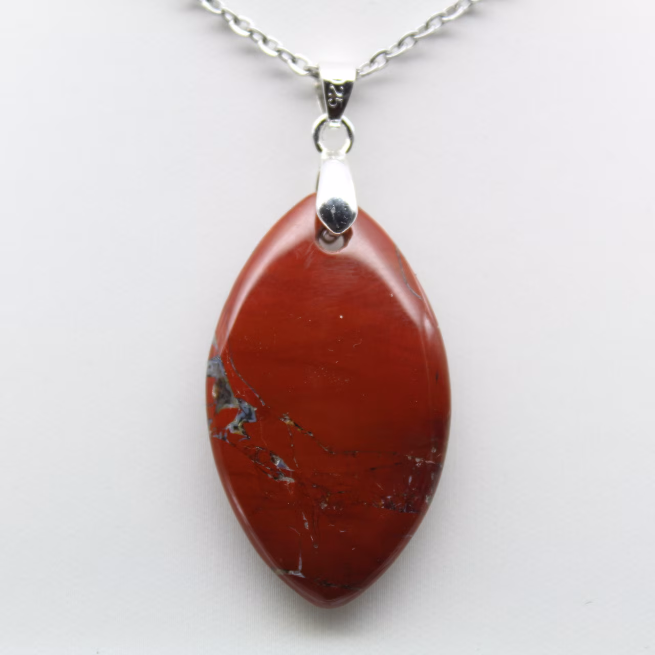Gioielli con minerali di diaspro rosso