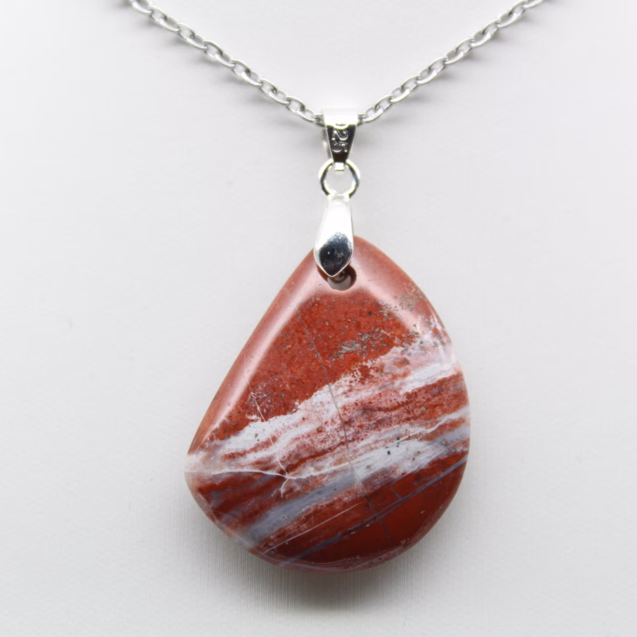 Ciondolo in diaspro rosso geologico
