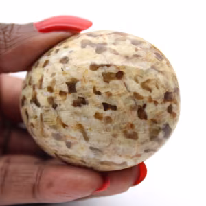 Piccolo ciottolo di feldspato proveniente dal Madagascar – Esemplare naturale