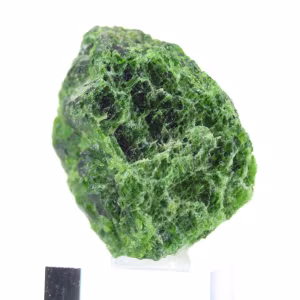 cromediopside grezzo su supporto, silicato verde proveniente dalla Finlandia, 60 g