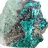 Cristalli di brochantite verde provenienti dal Cile su una base - 5