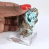 Brocantite grezza, pietra da collezione proveniente dal Cile, su una base. - 1