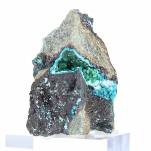 Brochantite naturale proveniente dal Cile, montata su un supporto espositivo.