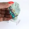 Brocantite verde grezza proveniente dal Cile, montata su una base - 1