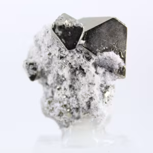 Cristalli ottaedrici di pirite, solfuro di ferro proveniente dal Perù