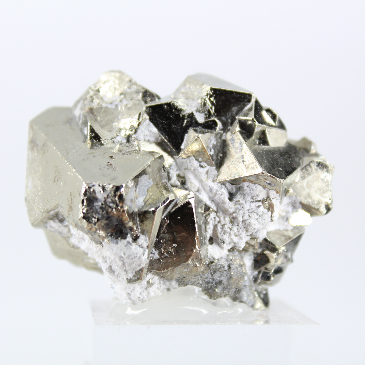 Pirite geometrica dal Perù – Cristalli ottaedrici su una base