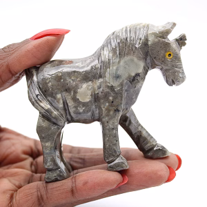 Cavallo in steatite scolpita originario della Bolivia